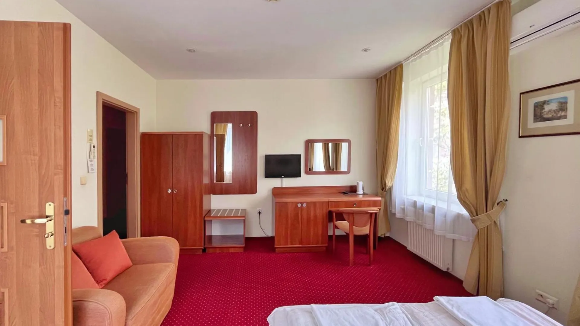 Fry House Hostel Warsaw Poland