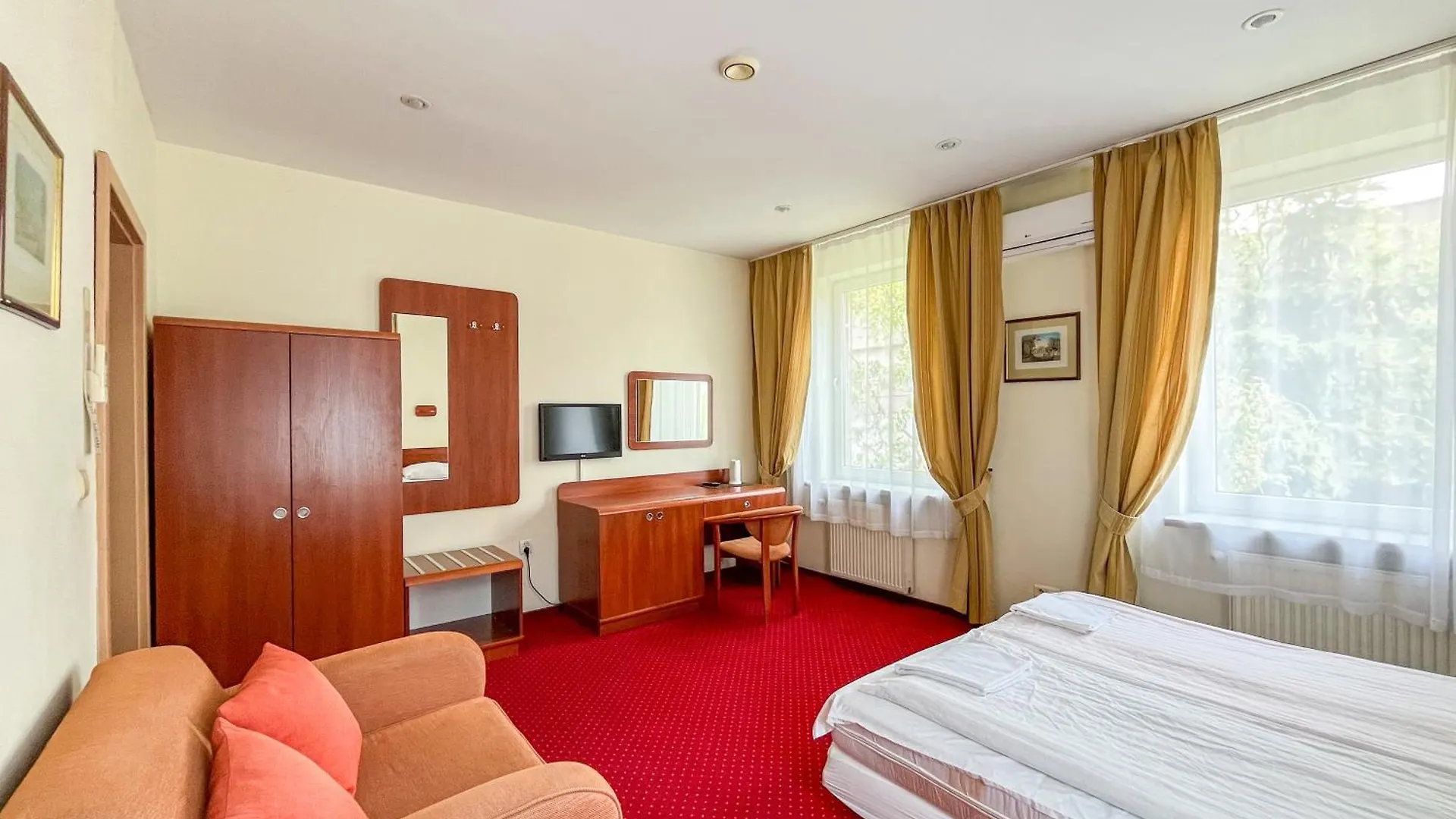 Fry House Hostel Warsaw Poland